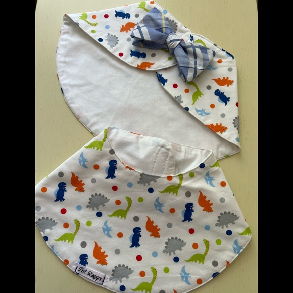 BOWTIE CAPES - Picture 3 of 5